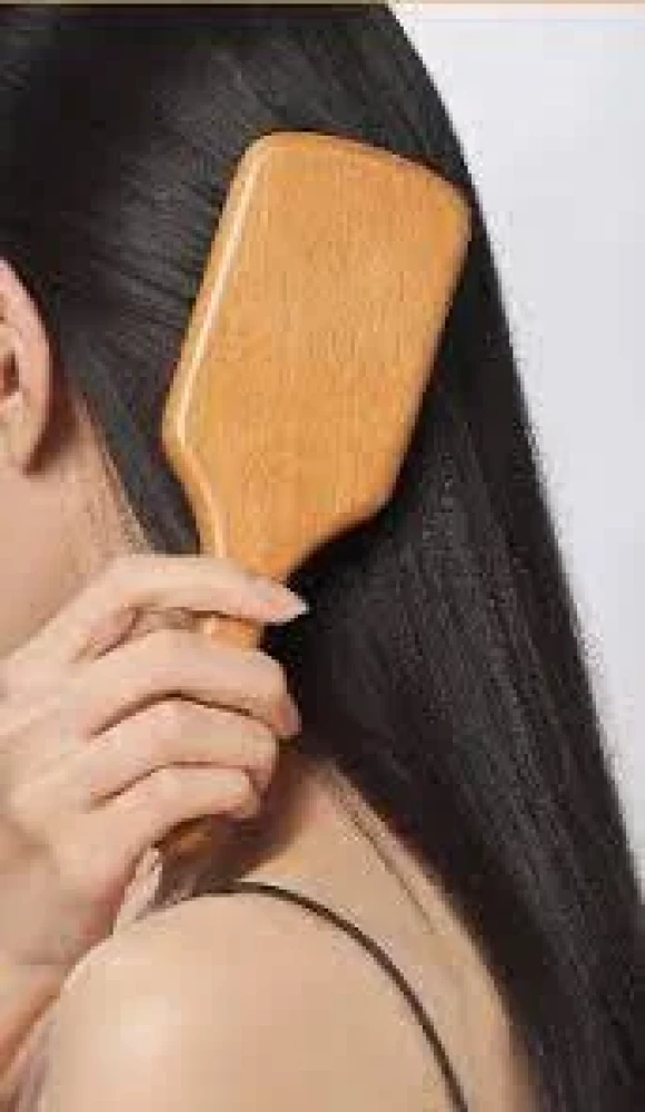 Расческа для волос LADOR MIDDLE WOODEN PADDLE BRUSH  - фото2